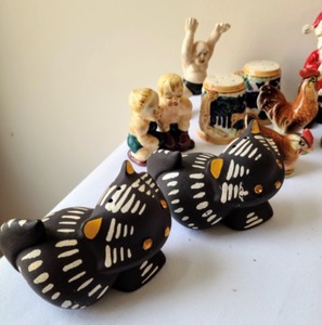 lot 210 image: More Vintage Salt and Pepper Shakers