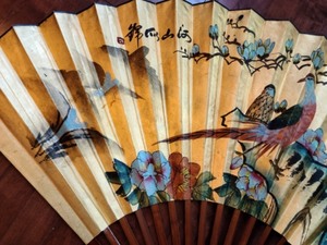 lot 216 image: Decorative Gold Asian Fan