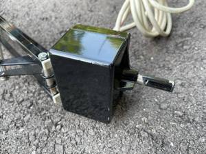 lot 271 image: Adjustable Arm Magnafying Bench Mount Light