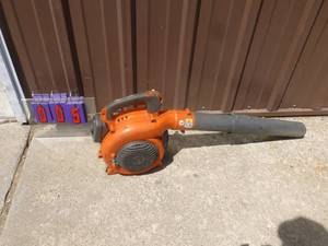 Husquevarna 2 cycle leaf blower.Used condition.Tested & works. As shown.