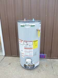 A.O. Smoth 40 galshort gas water heater. Has shipping damage on metal shield. Otherwise looks new & un-used. As shown.