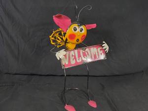 New Large Handmade Recycled Metal Garden Art Bee with Welcome Sign