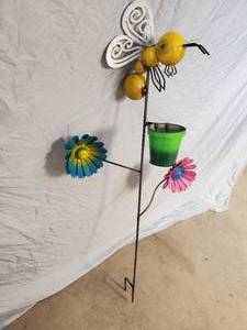 New Handmade Recycled Metal Bee Pollinating Planter Stake