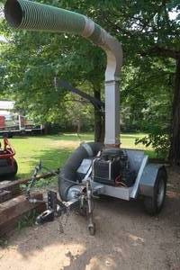 lot 4 image: MONSTER LEAF BLOWER