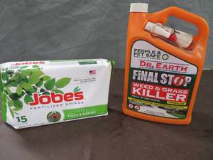 lot 17 image: DR. EARTH FINAL STOP WEED AND GRASS KILLER  FERTILIZER SPIKES