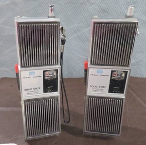 lot 31 image: PAIR OF VINTAGE SOLID STATE 12 TRANSISTER TRANSCEIVERS