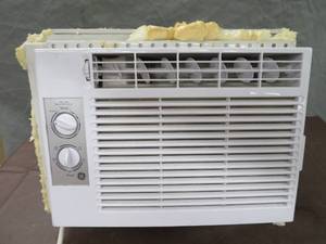 lot 34 image: GE AIR CONDITIONER