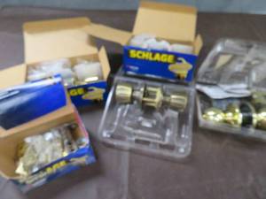 lot 44 image: 4 DOOR KNOBS