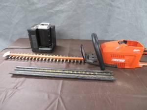 lot 11 image: ECHO CHT-58V BRUSHLESS HEDGE TRIMMER