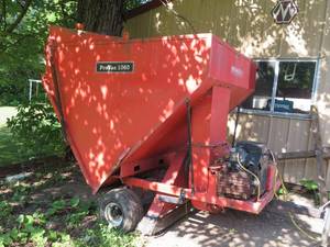 lot 4A image: GRAVELY LEAF VACCUME
