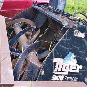 lot 55 image: TIGER BOOM SNOWBLOWER