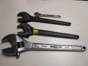 DIAMALLOY 18 ADJUSTABLE WRENCH, 15 CRESCENT WRENCHES