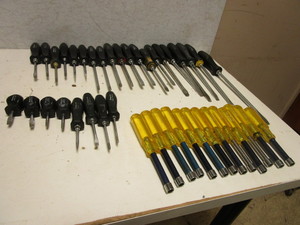 ASSRTD. SNAP-ON SCREWDRIVERS, PHILLIPS, FLATHEAD, STUBBY HANDLE, LARGE, 38 NUT DRIVERS, MORE