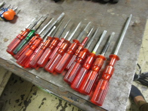 ASSRTD. SCREWDRIVERS, ALL SIZES AND STYLES, INCLUDING QUICK WEDGE, 46 PIECES TOTAL