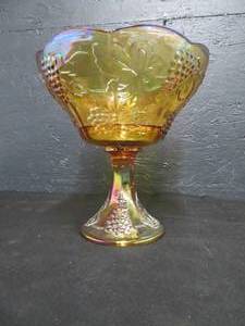 lot 22 image: AMBER CARNIVAL FRUIT BOWL
