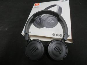 lot 30 image: JBL WIRELESS BLUETOOTH HEADPHONES