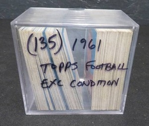 lot 46 image: 135 1961 TOPPS FOOTBALL  CARDS