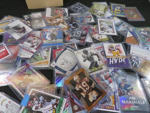lot 70 image: TRADING CARDS