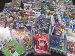 lot 72 image: TRADING CARDS