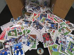 lot 78 image: TRADING CARDS