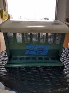 lot 43 image: Mini Seeds N More Bird Feeder