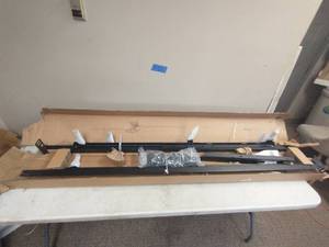 lot 190 image: Queen Universal Heavy Duty Metal Bed Frame