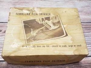 lot 55 image: Vintage Fish Skinner