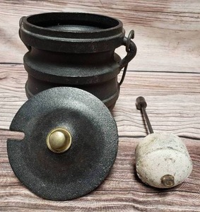 lot 63 image: Cast Iron Cooking Pot