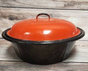 lot 67 image: Dutch Oven and Baking Dish