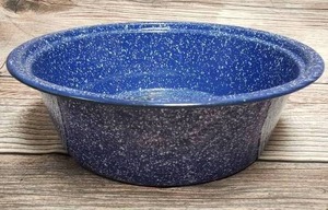 lot 70 image: Vintage Water Basin with Water Dipper