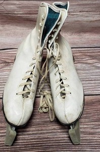 lot 72 image: Ice Skates