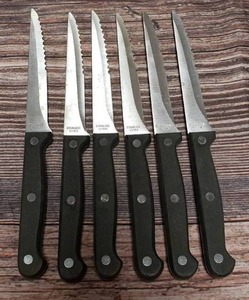 lot 76 image: 14 Piece Wooden Block Knife Set