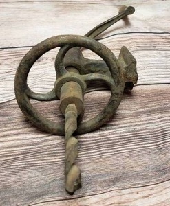 lot 91 image: Antique Post Hand Drill
