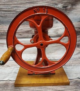 lot 16 image: Coffee Grinder