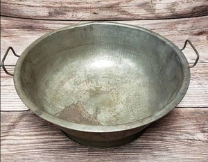 lot 18 image: Antique Large Metal Bread Bowl