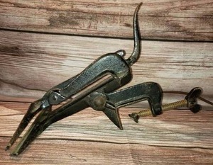 lot 103 image: Vintage Vise for Sharpening Saws, Antique Riveter