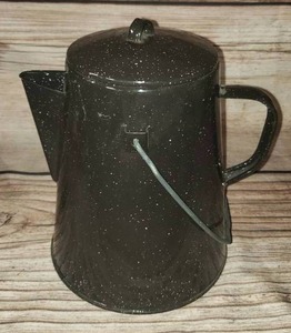 lot 110 image: Coffee Pot, Kitchen Tin Can & Small Juicer