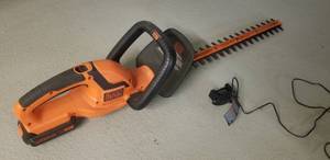 Black & Decker Cordless Hedge Trimmer