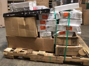 lot 20 image: Mix pallet of ceramic flooring see all pictures