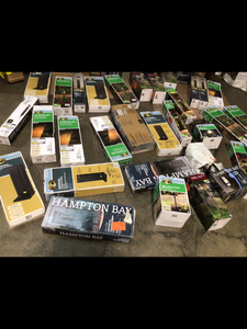 lot 45 image: PALLET OF ASSORTED LIGHTING VARIOUS SIZES. SEE PICTURES
