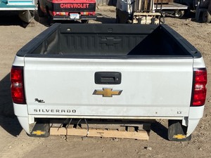 lot 7 image: Chevrolet 8ft Truck Box
