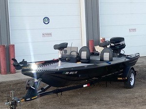 lot 1 image: 1985 Storm Custom Bass Boat, Motor & Trailer