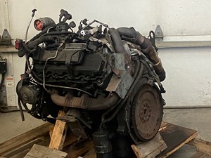 lot 8 image: International 6.0Liter Diesel Truck Engine