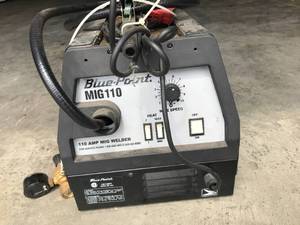 lot 4 image: Blue Point Mig Welder