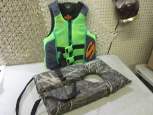 lot 8 image: (EW2) Stearns Life Vest and Camo Bo...