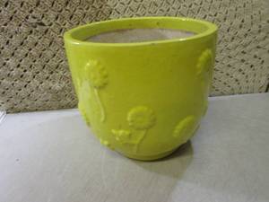 lot 18 image: (RM4) Large Clay Planter Vase No cr...