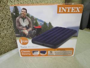 lot 24 image: (CSB) Intex Twin Size Classic Downy...