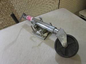 lot 25 image: (RM3) Trailer Tongue Jack 800 Pound...