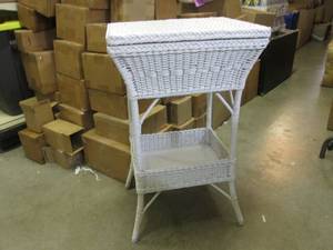 lot 27 image: (CSB) Wicker End Table with Storage...