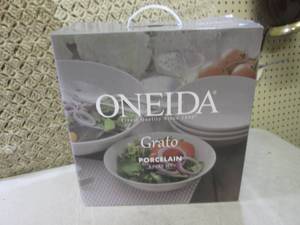 lot 55 image: (D-2) Oneida Grato Porcelain 5 Piec...